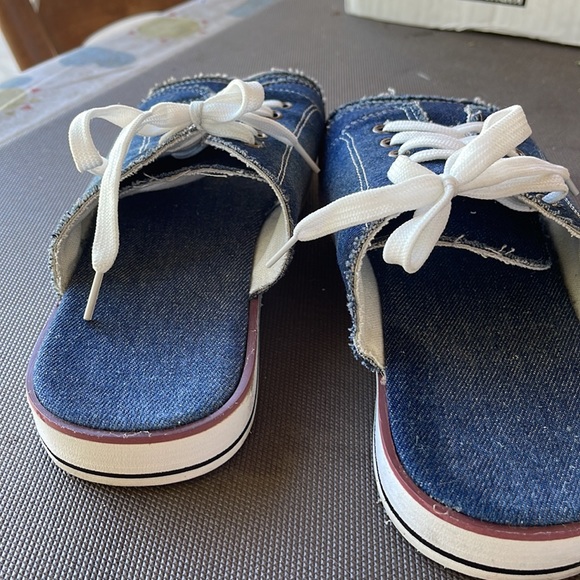 Slip on stresses denim shoe! - Picture 8 of 8